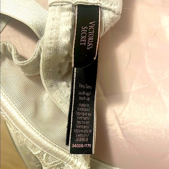 VICTORIA’S SECRET Very Sexy Push Up Bra (34DDD/34F) - Picture 3 of 5